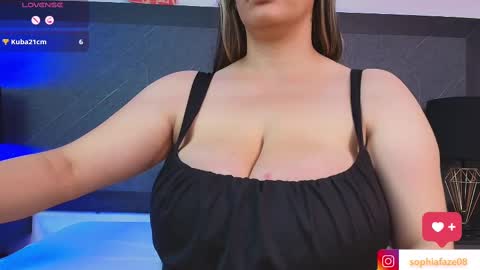 Snapshot of big_tits_in_your_face chatting on 3, 3, 2025 Tell me Sophia  online show from 3, 3, 2025