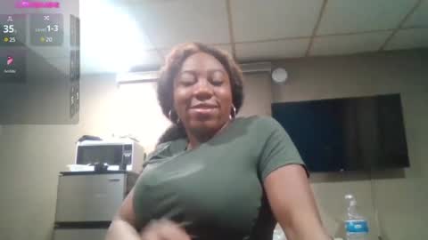 Snapshot of bigboobs_bouncin chatting on 4, 3, 2025 Ashley online show from 4, 3, 2025