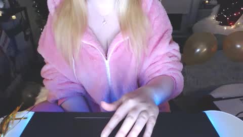 bigboobs_cutie online show from 1, 1, 2025