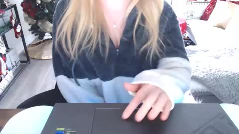 bigboobs_cutie online show from 27, 1, 2025