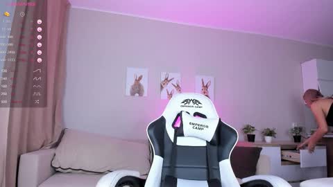 Snapshot of bigboobsalise chatting on 16, 9, 2025 Alise online show from 16, 9, 2025