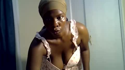 Snapshot of bigbooty_dimples chatting on 25, 10, 2025 Vee online show from 25, 10, 2025