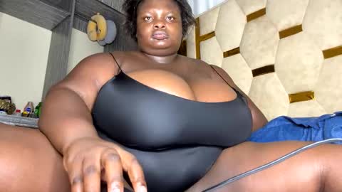 Snapshot of bigchocotities chatting on 10, 11, 2025 bigchocotities online show from 10, 11, 2025