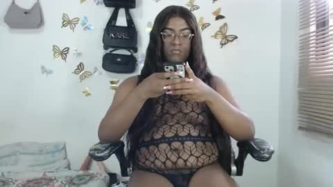 Snapshot of bigcrisblack chatting on 26, 10, 2025 cristina online show from 26, 10, 2025