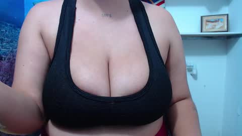 Snapshot of bigg_boobs_xxx chatting on 7, 3, 2025 Sunny online show from 7, 3, 2025