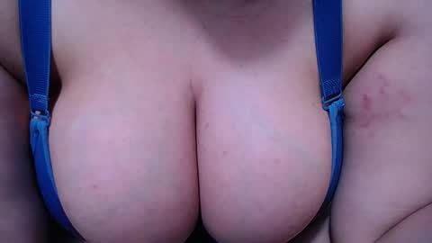 Snapshot of bigg_boobs_xxx chatting on 15, 10, 2025 Sunny online show from 15, 10, 2025