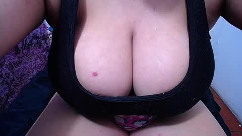 Snapshot of bigg_boobs_xxx chatting on 4, 12, 2025 Sunny online show from 4, 12, 2025