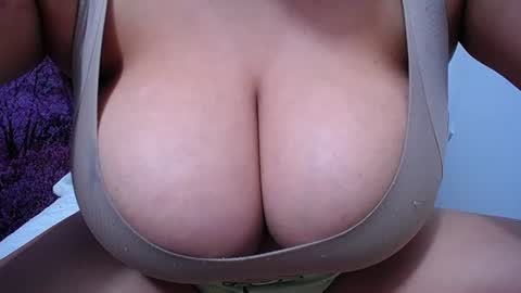 Snapshot of bigg_boobs_xxx chatting on 15, 7, 2026 Sunny online show from 15, 7, 2026