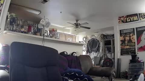 biggerisbetter21 online show from 3, 2, 2025