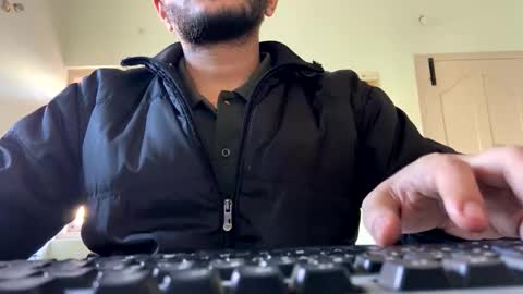 Snapshot of bighandsomesatisfy chatting on 4, 1, 2025 bighandsomesatisfy online show from 4, 1, 2025