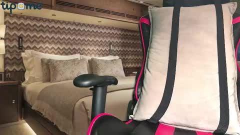 Snapshot of bighugedicker chatting on 7, 3, 2025 bighugedicker online show from 7, 3, 2025