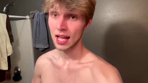 Snapshot of bigskinnyboyshh chatting on 16, 12, 2024 bigskinnyboyshh online show from 16, 12, 2024