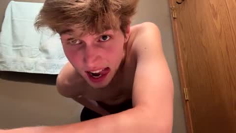 Snapshot of bigskinnyboyshh chatting on 20, 12, 2024 bigskinnyboyshh online show from 20, 12, 2024