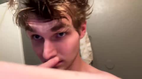 Snapshot of bigskinnyboyshh chatting on 27, 12, 2024 bigskinnyboyshh online show from 27, 12, 2024