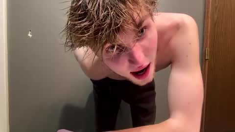 Snapshot of bigskinnyboyshh chatting on 28, 1, 2025 bigskinnyboyshh online show from 28, 1, 2025