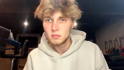 Snapshot of bigskinnyboyshh chatting on 13, 2, 2025 bigskinnyboyshh online show from 13, 2, 2025