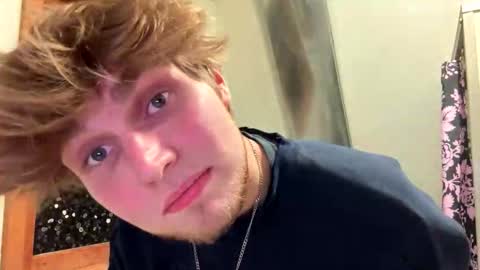 Snapshot of bigskinnyboyshh chatting on 27, 10, 2025 bigskinnyboyshh online show from 27, 10, 2025