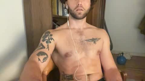 Snapshot of bigtattzboy666 chatting on 16, 5, 2026 BigTattBoy online show from 16, 5, 2026