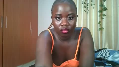 Snapshot of bigtits_baddie chatting on 2, 12, 2025 bigtits_baddie online show from 2, 12, 2025