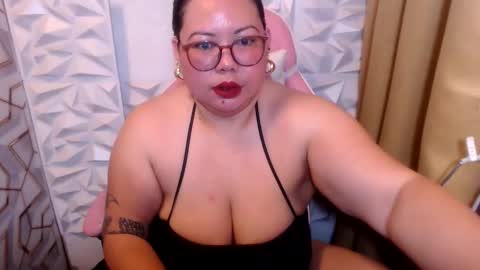 Snapshot of bigtitshotmom chatting on 26, 10, 2025 MARJ online show from 26, 10, 2025