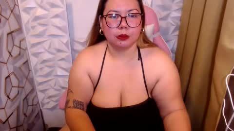 Snapshot of bigtitshotmom chatting on 8, 11, 2025 MARJ online show from 8, 11, 2025