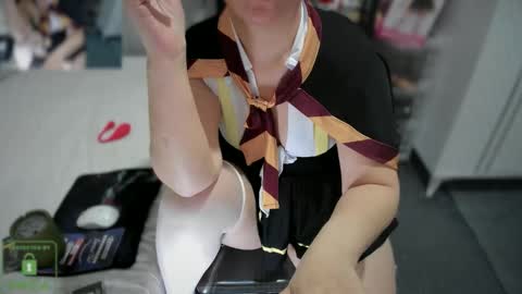 bisex woman online show from 13, 12, 2025