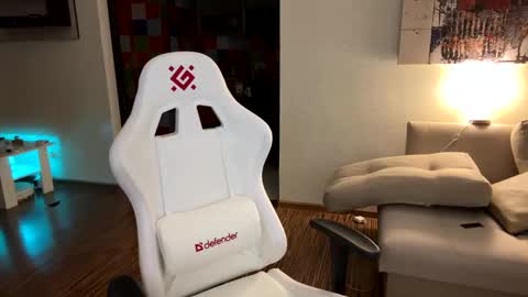 Snapshot of bitter_moon chatting on 17, 1, 2025 Ann Braslowsky online show from 17, 1, 2025