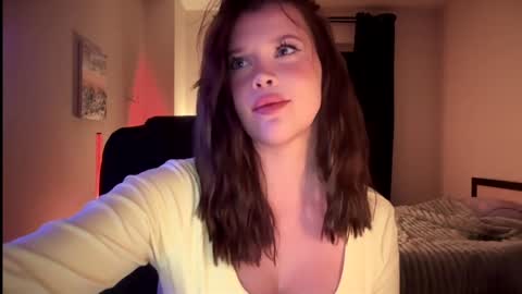 Snapshot of bitter_moon chatting on 22, 9, 2025 Ann Braslowsky online show from 22, 9, 2025