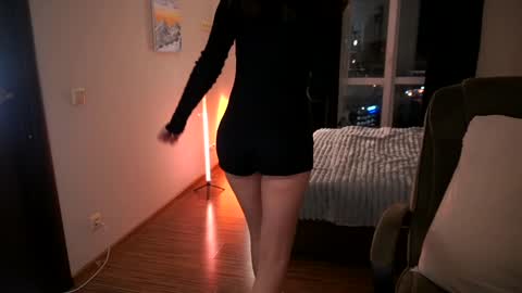 Snapshot of bitter_moon chatting on 4, 10, 2025 Ann Braslowsky online show from 4, 10, 2025