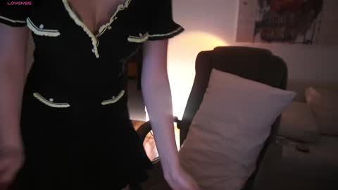 Snapshot of bitter_moon chatting on 10, 10, 2025 Ann Braslowsky online show from 10, 10, 2025