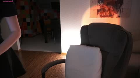 Snapshot of bitter_moon chatting on 20, 10, 2025 Ann Braslowsky online show from 20, 10, 2025