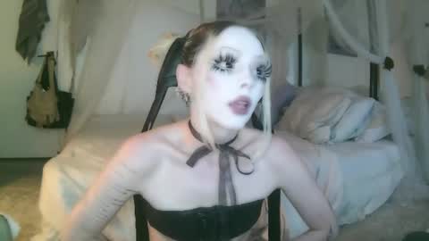 vampire fang  online show from 14, 6, 2026