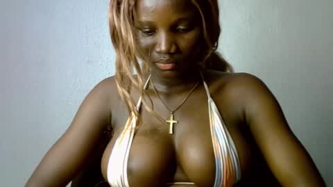 Esthy online show from 4, 10, 2025