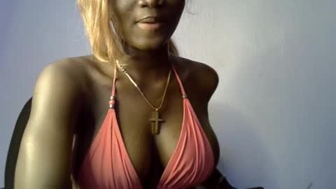 Esthy online show from 8, 10, 2025