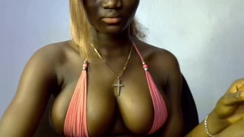 Esthy online show from 15, 10, 2025