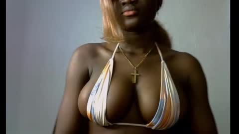Esthy online show from 16, 10, 2025