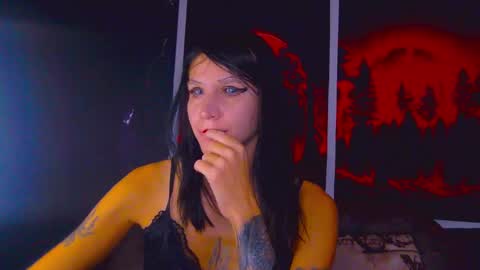 Snapshot of black_sswan chatting on 19, 10, 2025 Kristin online show from 19, 10, 2025