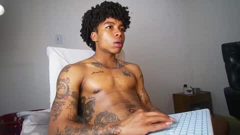 Snapshot of black_tentationx chatting on 8, 2, 2025 black_tentationx online show from 8, 2, 2025