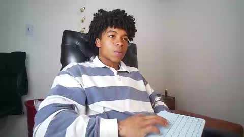 Snapshot of black_tentationx chatting on 9, 2, 2025 black_tentationx online show from 9, 2, 2025