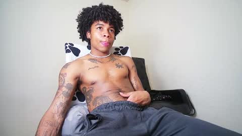 Snapshot of black_tentationx chatting on 5, 3, 2025 black_tentationx online show from 5, 3, 2025