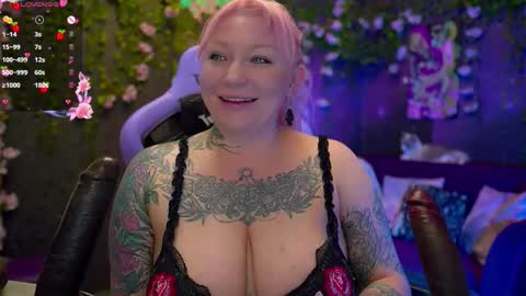 Snapshot of blackedbarbie chatting on 22, 10, 2025 Alice online show from 22, 10, 2025