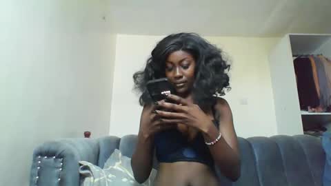 Snapshot of blackprincess25 chatting on 21, 11, 2025 Lorraine online show from 21, 11, 2025