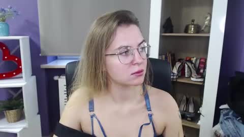 Z O E Y online show from 3, 12, 2024
