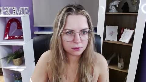 Snapshot of blackrosezoey chatting on 28, 10, 2025 Z O E Y online show from 28, 10, 2025