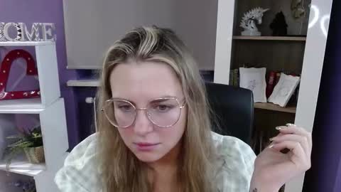 Snapshot of blackrosezoey chatting on 12, 11, 2025 Z O E Y online show from 12, 11, 2025