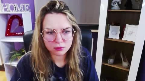 Z O E Y online show from 18, 12, 2025