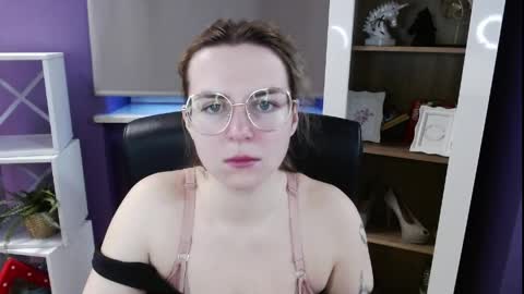 Z O E Y online show from 9, 4, 2026