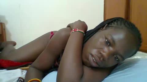 Snapshot of blacksexygal chatting on 29, 10, 2025 SARAH online show from 29, 10, 2025