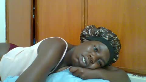 Snapshot of blacksexygal chatting on 5, 11, 2025 SARAH online show from 5, 11, 2025