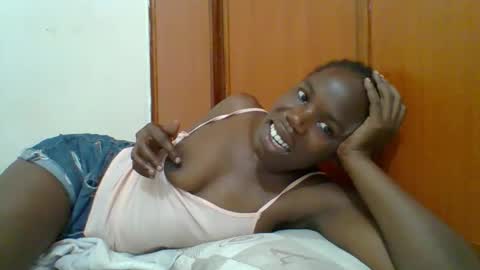 Snapshot of blacksexygal chatting on 24, 11, 2025 SARAH online show from 24, 11, 2025